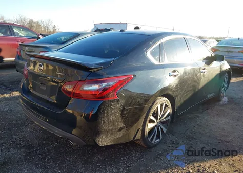 2018 Nissan Altima 2.5 Sr из США, поврежденный, VIN 1N4AL3APXJC223340